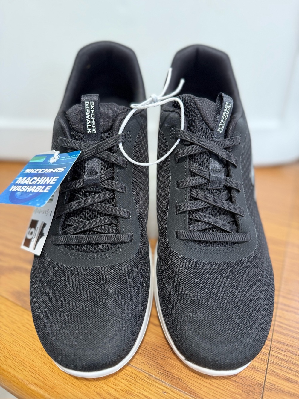 Skechers GOGA Max Washable Sneakers Tennis Athletic Shoes. Black w white soles.